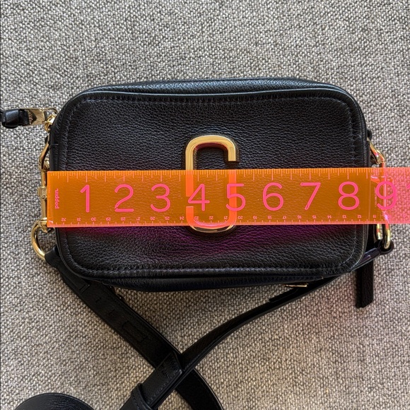Marc Jacobs EUC Leather Softshot Snapshot Bag - Picture 11 of 13